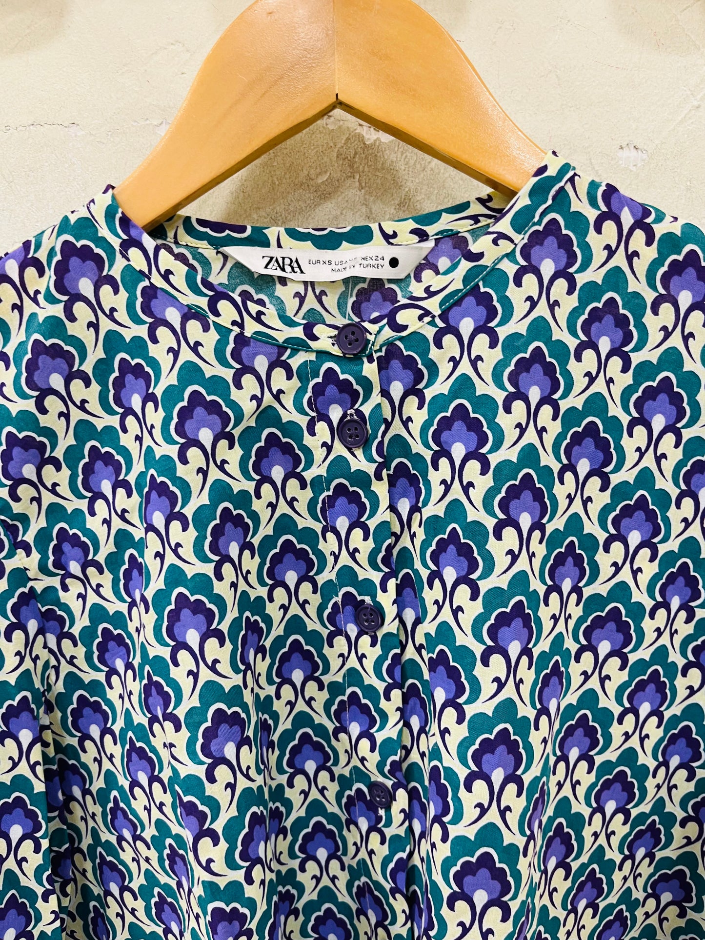 ZARA BLOUSE MOTIFS T.34